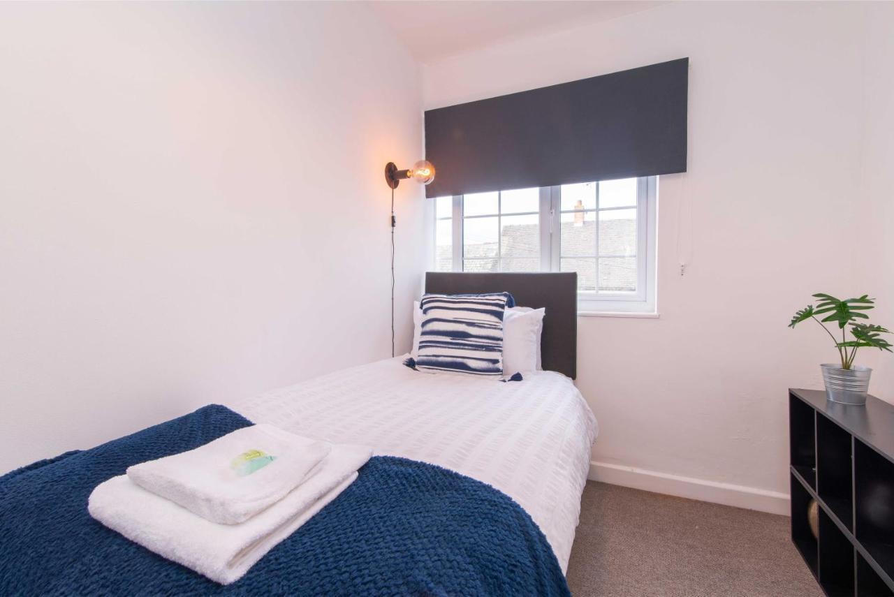 Stylish & Central 2 Bedroom Apartment - Fast Wifi キャッスル・ドニントン エクステリア 写真